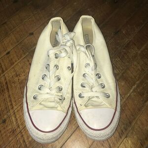 Converse off white low top size 6 classic Chuck Taylor shoes